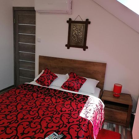 Готель Rasnov Retreat Екстер'єр фото