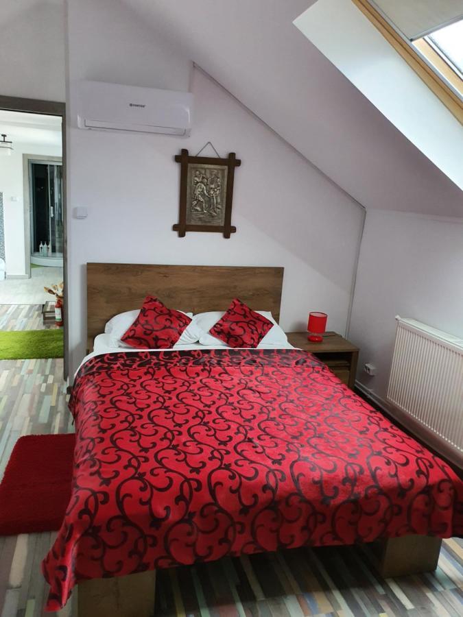 Готель Rasnov Retreat Екстер'єр фото