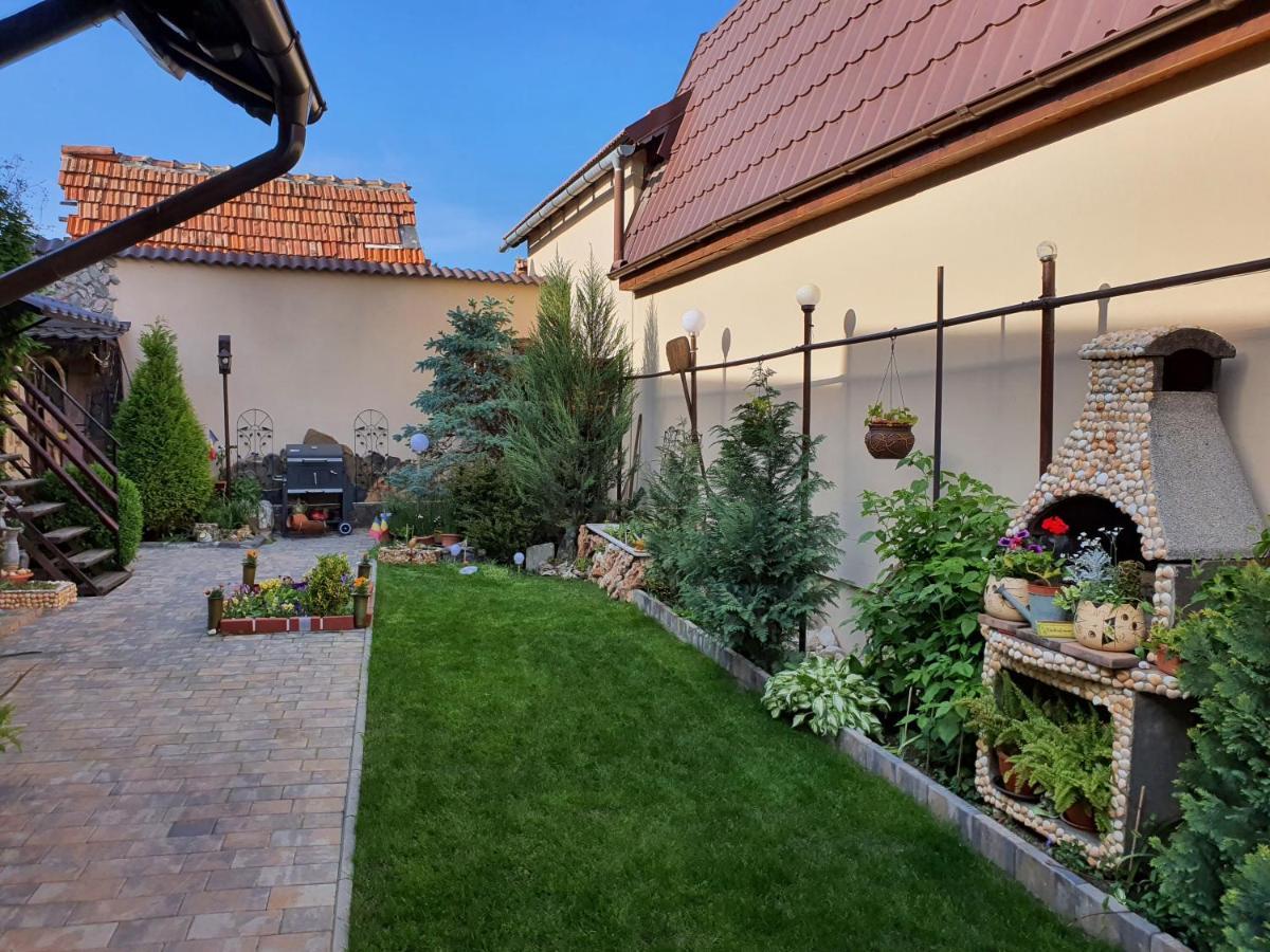 Готель Rasnov Retreat Екстер'єр фото