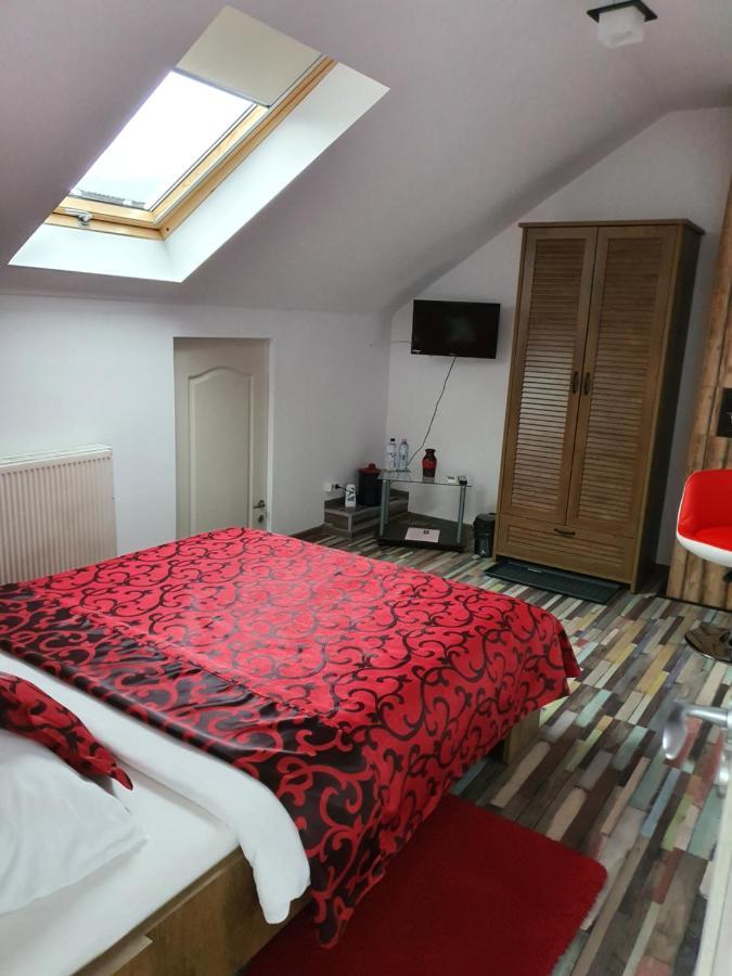 Готель Rasnov Retreat Екстер'єр фото
