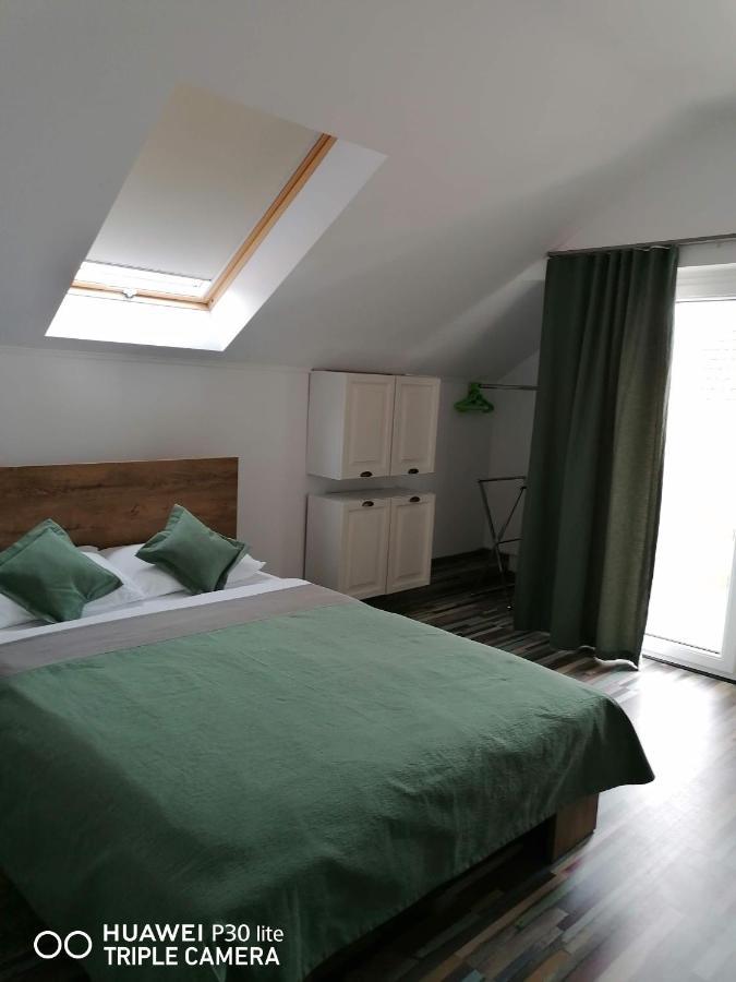 Готель Rasnov Retreat Екстер'єр фото