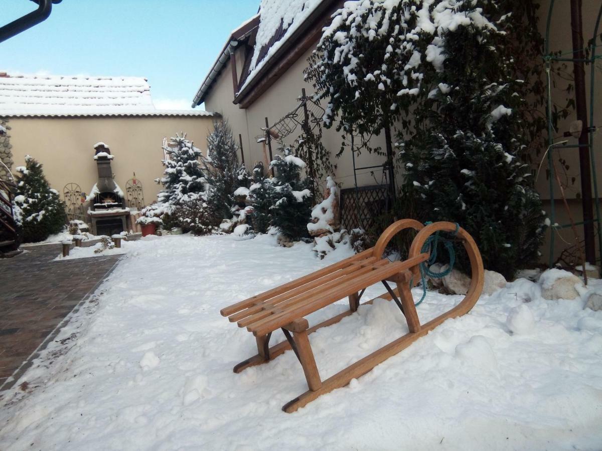 Готель Rasnov Retreat Екстер'єр фото